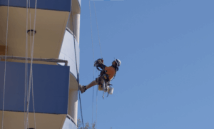7 Reasons to Invest in Rope Access/Abseiling Painting Services