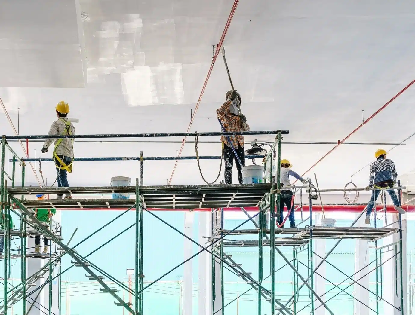 Abseiling vs Scaffolding: Which is Better for Your Commercial Painting Project?