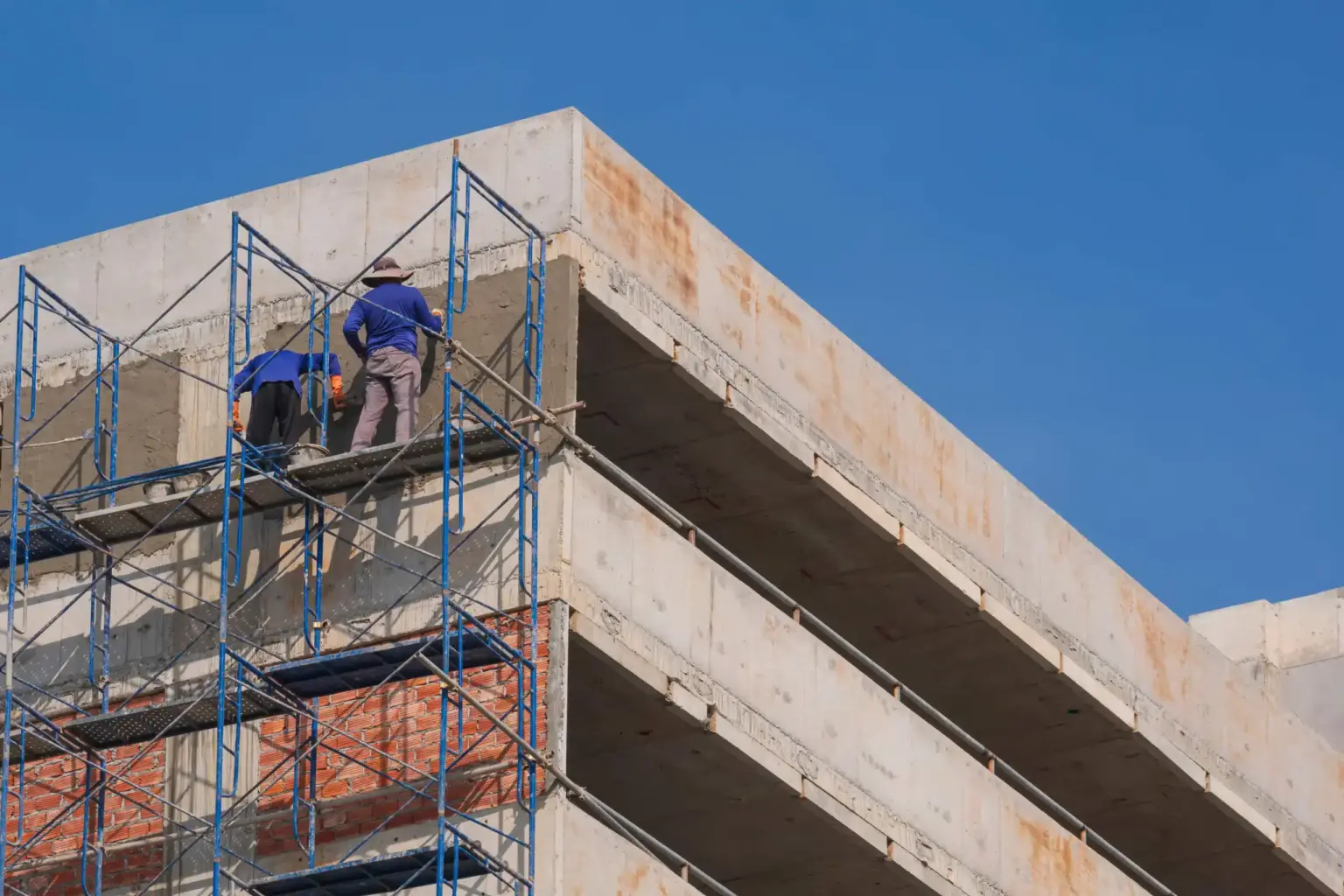 The Benefits of Hiring Professional Contractors for Building Repairs